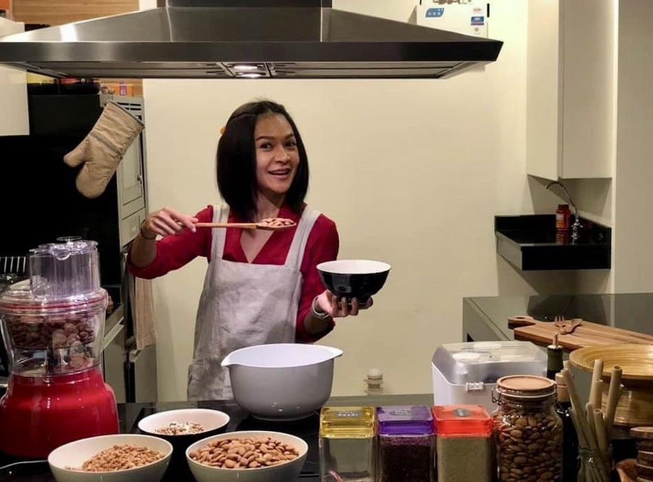 Zippy Making Almond Butter, Peanut Butter, Macadamia Nut Butter, Hazelnut Butter and Whey Protein Balls in the Zippilicious Kitchen in Thailand
